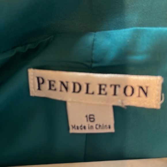 Pendleton casual blazer with two button front, classic notched collar. Size 16. - Picture 8 of 8
